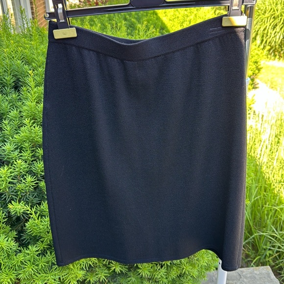 St John black pleated knitwear skirt - Picture 4 of 4